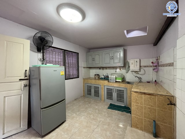 *****ทาวน์เฮ้าส์มือสองย่านนนทบุรี ม.บัวทอง1 บางใหญ่-เซ็นทรัลเวสเกต หลังมุม! เนื้อที่ 35 ตร.ว. ฟังก์ชัน 2 ห้องนอน 2 ห้องน้ำ 2 ที่จอดรถ แถมฟรี! 2 เครื่องปรับอากาศ, 1 เครื่องทำน้ำอุ่น บนทำเลเยี่ยม เชื่อมต่อถ.กาญจนาภิเษก, ถ.รัตนาธิเบศร์ ใกล้รถไฟฟ้าสายสีม่วง "สถานีคลองบางไผ่" และทางด่วน